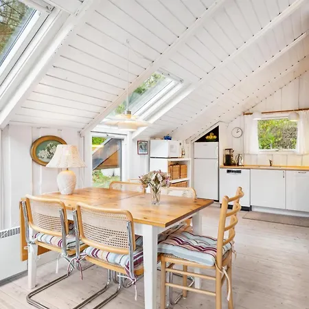 Beautiful In With 3 Bedrooms, Sauna And Internet