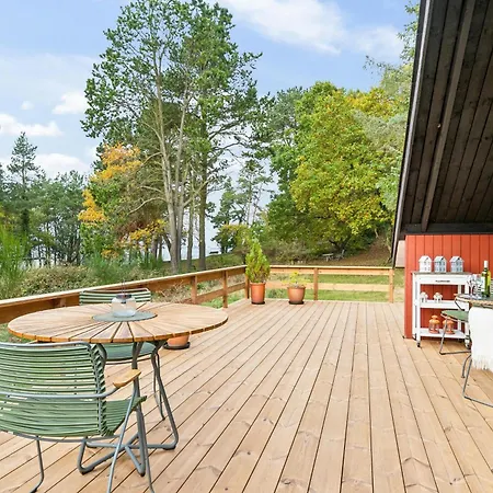Beautiful In With 3 Bedrooms, Sauna And Internet *